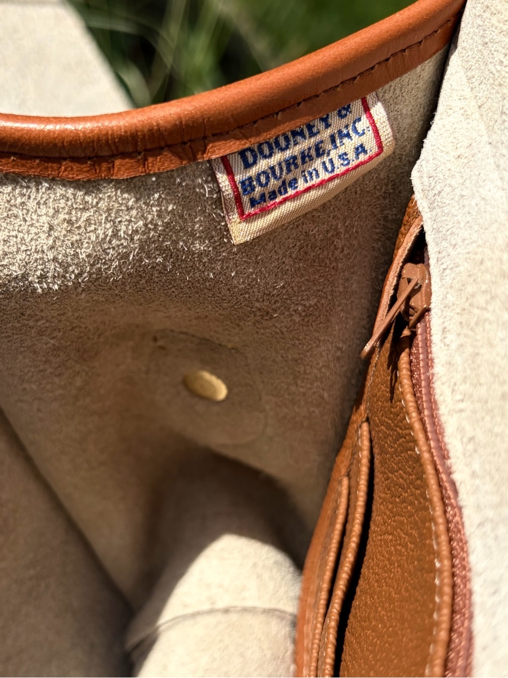 Vintage Dooney & Bourke Large Surrey All Weather Leather Crossbody Bag - Picture 9 of 17